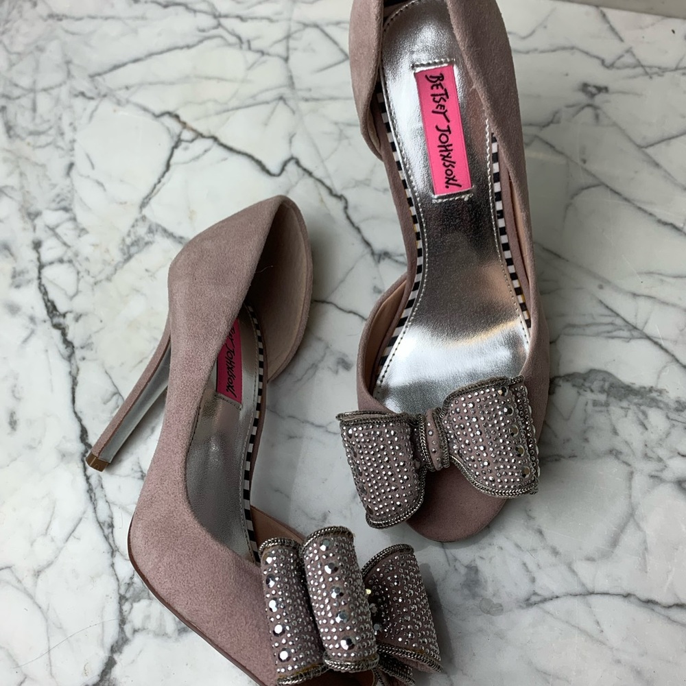 Betsy Johnson Mauve Suede Glendah Heels